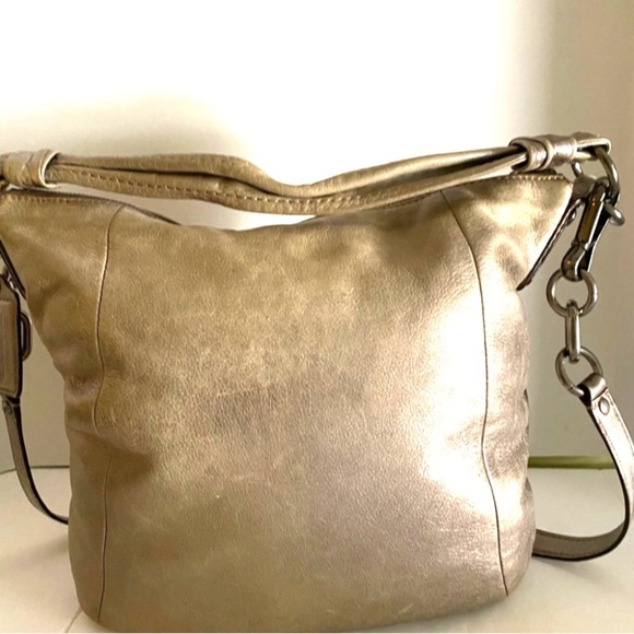 Coach vintage metallic gray silver distressed leather crossbody handbag - Picture 2 of 11